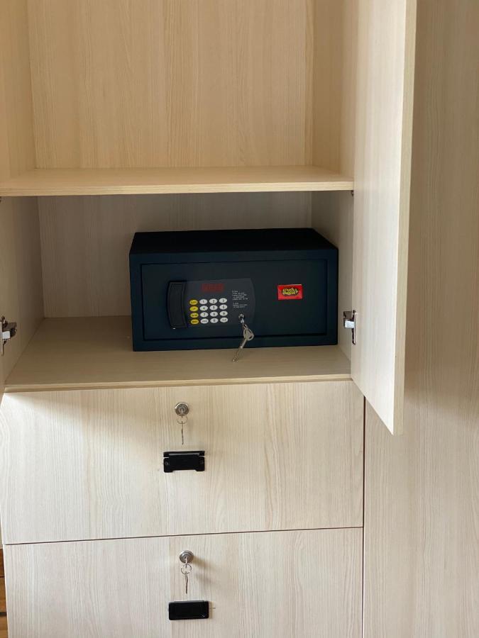 פונה Couch & Cheese Homestel The Most Luxurious Hostel For Working Professionals & Students מראה חיצוני תמונה