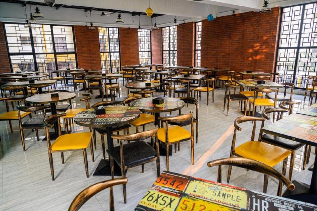 פונה Couch & Cheese Homestel The Most Luxurious Hostel For Working Professionals & Students מראה חיצוני תמונה